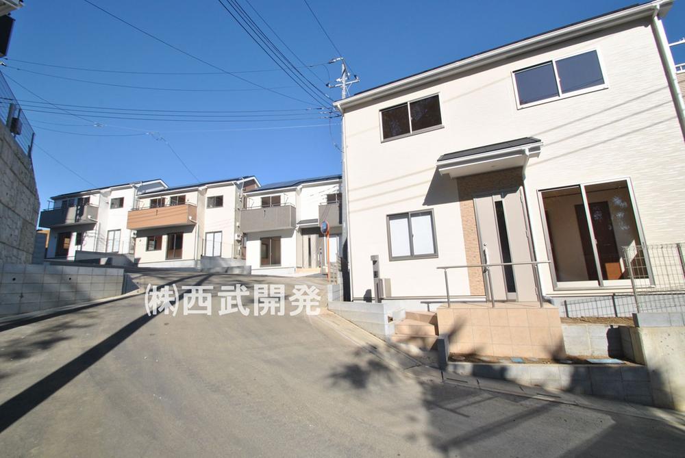 Local photos, including front road. Local (11 May 2013) Shooting