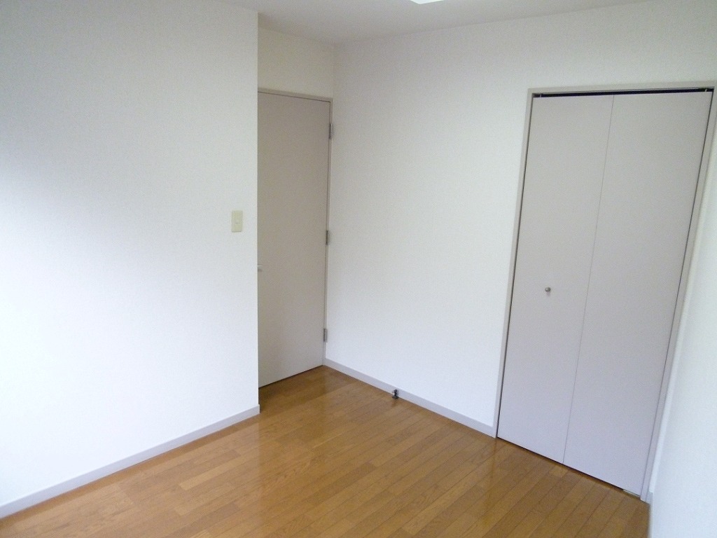 Other room space. Is another room of the same properties