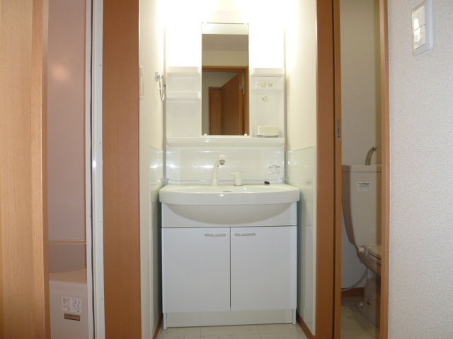 Washroom. Same property, Is another of the room.