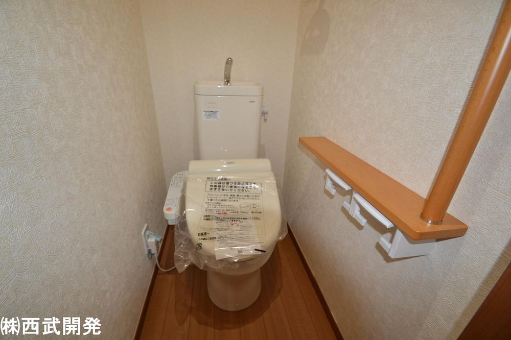 Toilet. Indoor (12 May 2013) Shooting