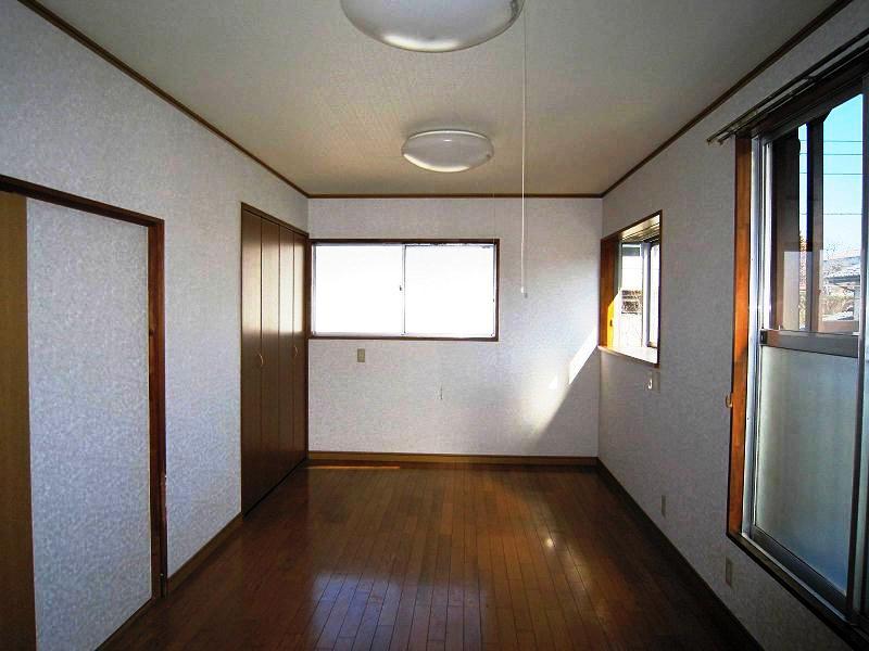 Other introspection. Second floor Master bedroom 9 tatami The extension to 10 years ago, Bay window mounting, You Yes and closet expansion.