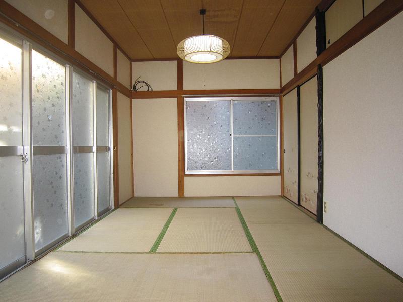 Other introspection. Indoor (12 May 2013) Shooting First floor Japanese-style room 6 tatami south, Photos left There is a terrace to the east. Becoming the north side of the 6-mat and Tsuzukiai
