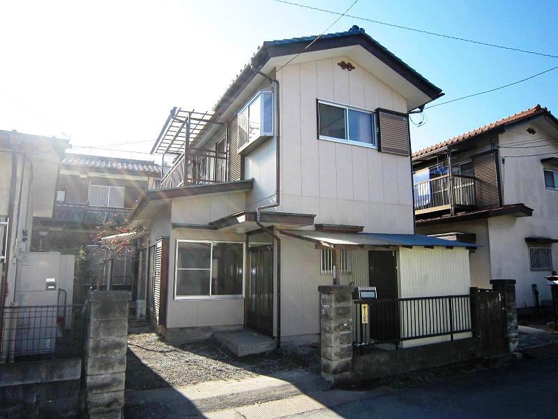 Local appearance photo. Local appearance photo Parking available 1 car, There external storage about 2 tatami, Bicycle parking in front, There are accordion gate.