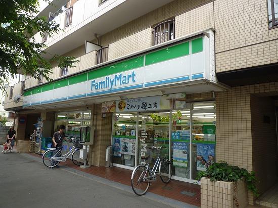 Convenience store. 946m to FamilyMart Miyoshidai shop