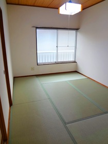 Living and room. Tatami rooms are calm.