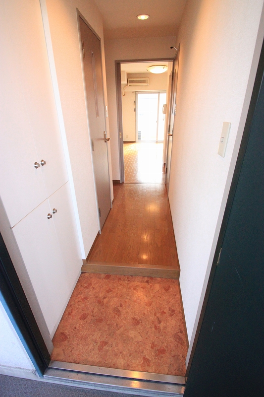 Entrance.  ■ Same apartment For indoor photos of similar