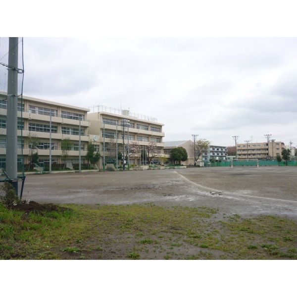 Junior high school. 896m to Fujimi Tatsunishi junior high school (junior high school)