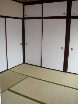 Other room space. 4.5 mat Japanese-style room