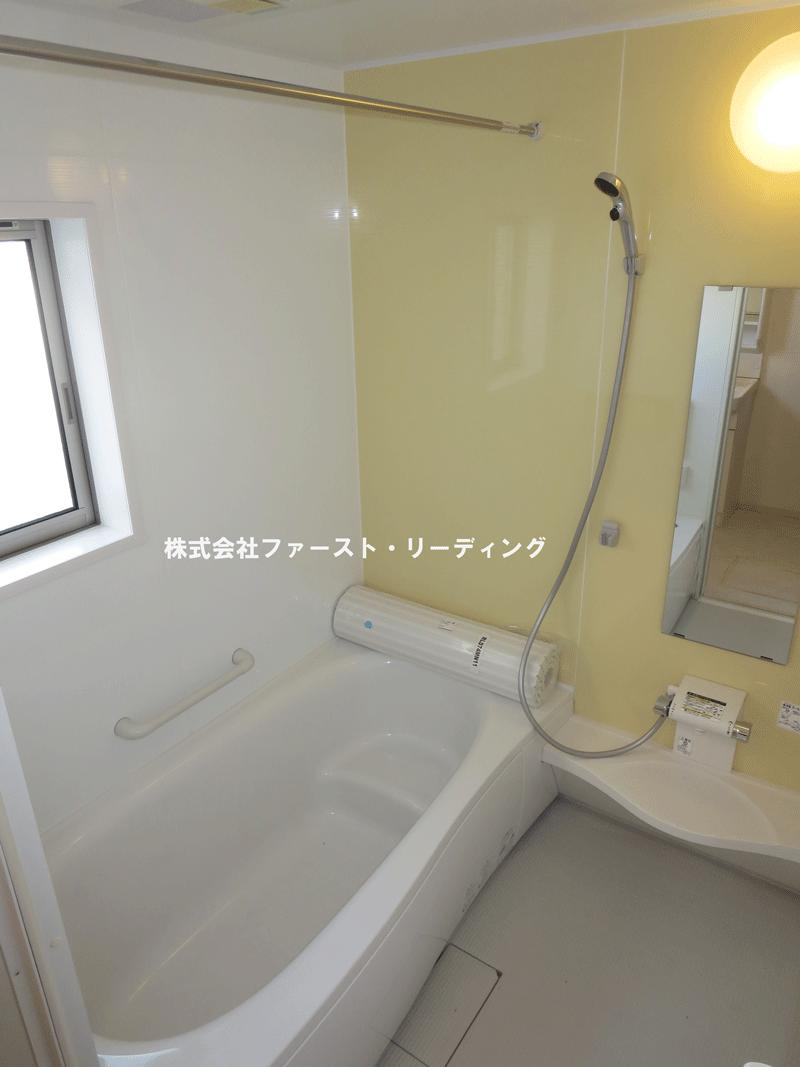 Bathroom. Bathroom TV (16-inch), With bathroom ventilation heating dryer! (November 12, 2013) Shooting