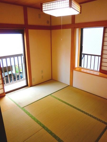 Non-living room. Bright two-sided lighting Japanese-style room. Breadth of 6.0 quires of room