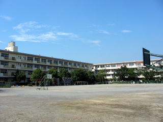 Primary school. Suwa until the elementary school (elementary school) 1200m