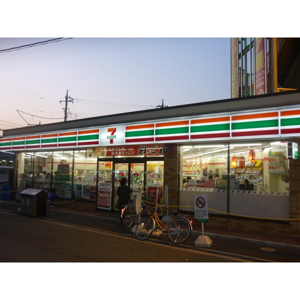 Convenience store. Seven-Eleven Fujimi Higashimizuhodai 3-chome up (convenience store) 421m