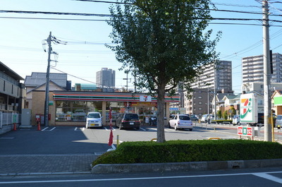 Convenience store. 100m to a convenience store (convenience store)