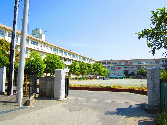 Primary school. Fujimi 1439m to stand Suwa elementary school (elementary school)