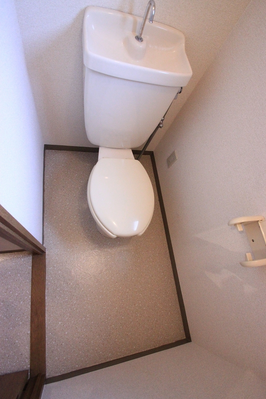 Toilet.  ■ Same apartment It is similar to photo