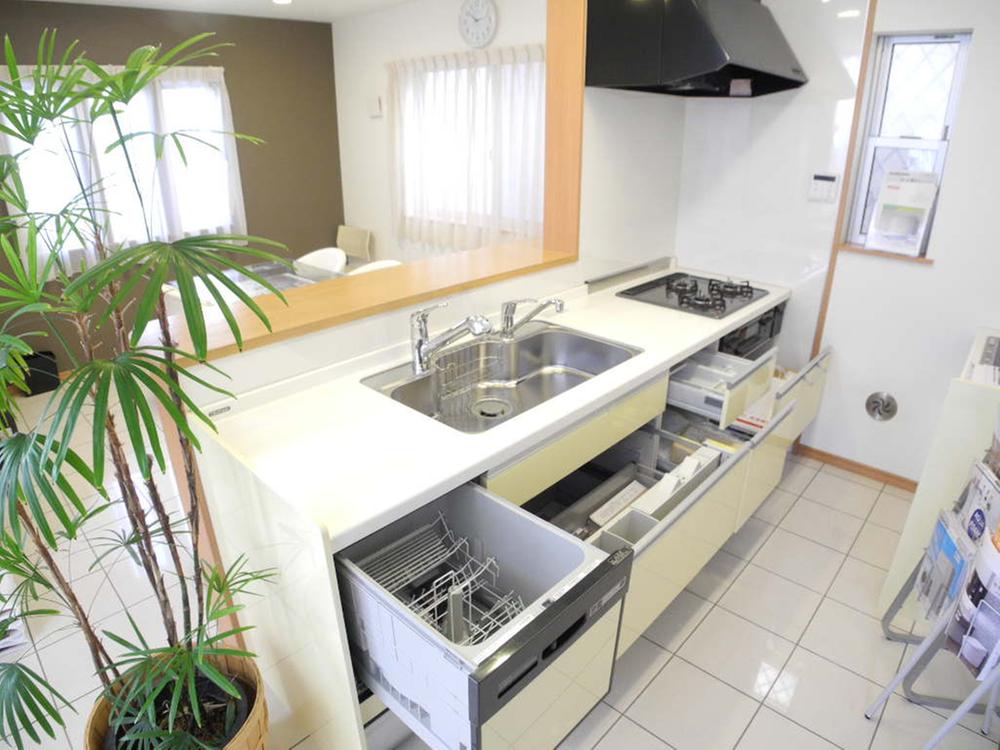 Kitchen. Indoor (12 May 2013) Shooting