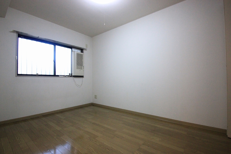 Other room space.  ■ Same apartment It is similar to photo