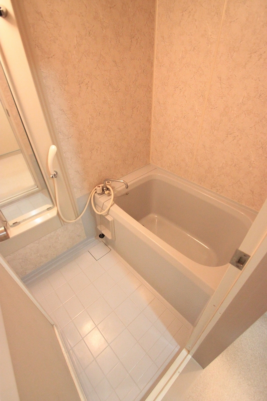 Bath.  ■ Same apartment It is similar to photo