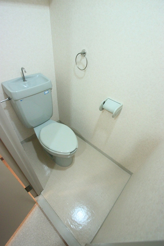 Toilet.  ■ Same apartment It is similar to photo