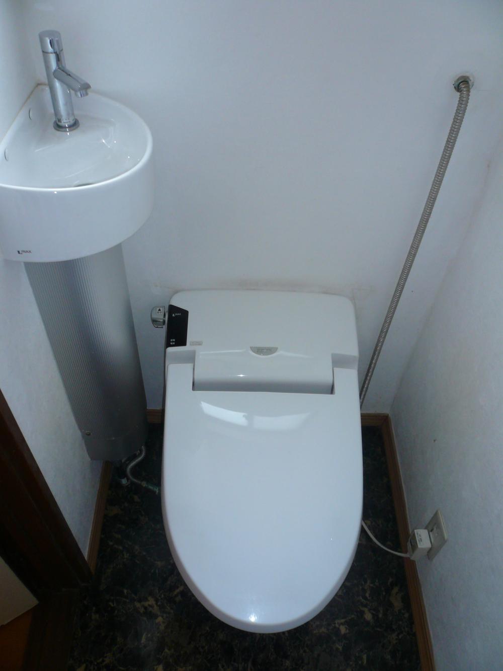Toilet. Local (07 May 2013) Shooting