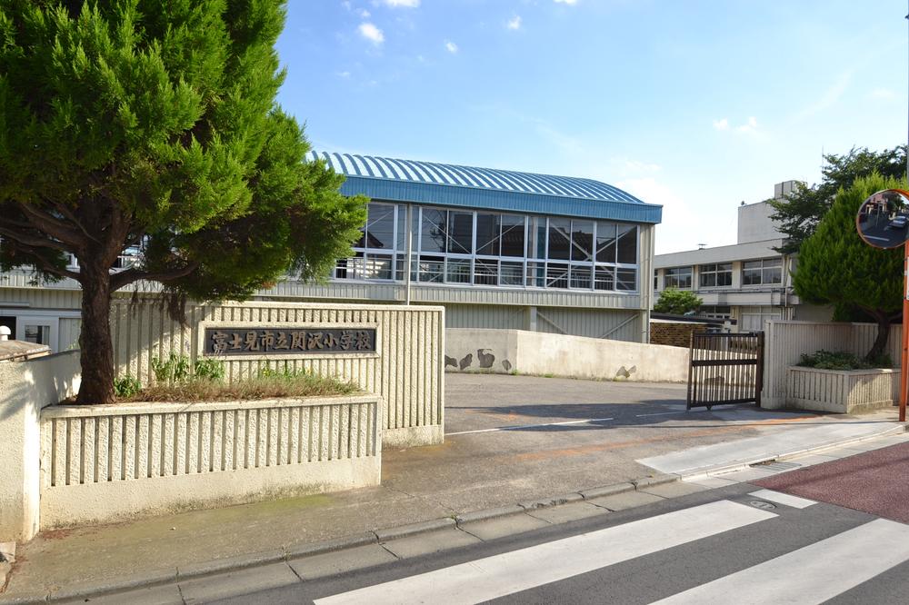 Primary school. Fujimi Municipal Sekizawa to elementary school 163m