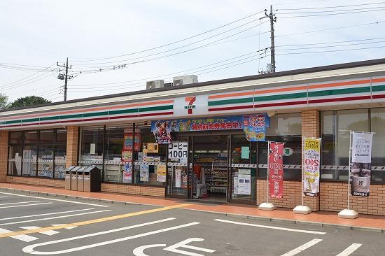 Convenience store. 380m to Seven-Eleven Fujimi Hariya 1-chome