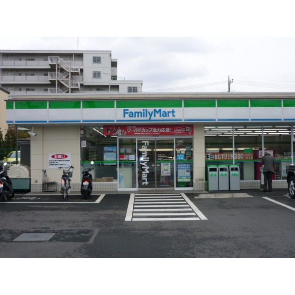 Convenience store. FamilyMart Nishimizuhodai-chome store up (convenience store) 75m