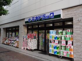 Convenience store. Dorakkusutoa up (convenience store) 130m