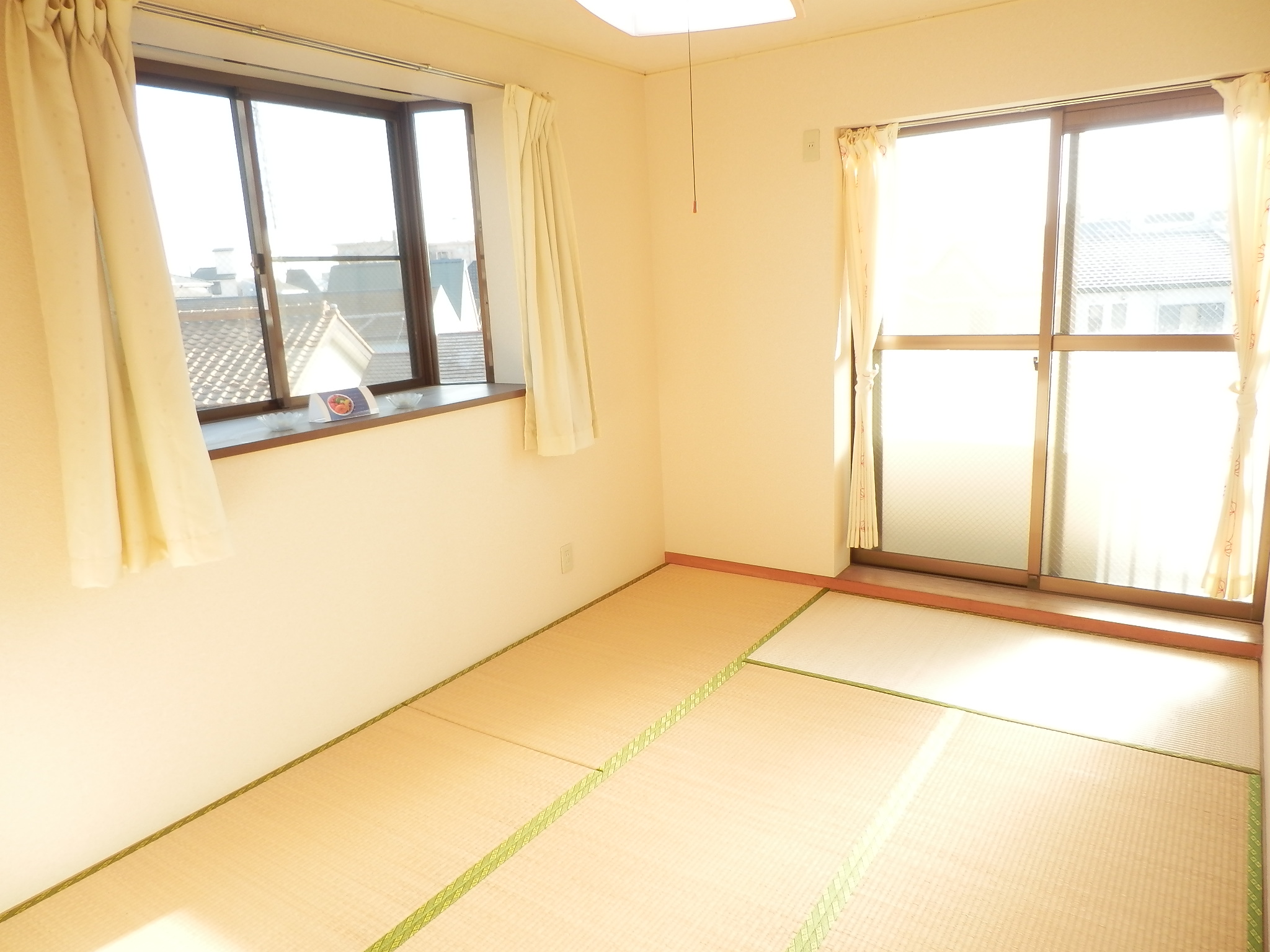 Living and room. South 6-mat Japanese-style room