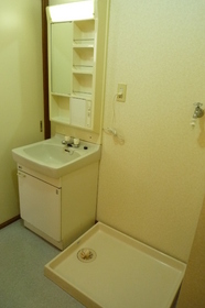 Washroom. Independent wash basin ・ Indoor Laundry Storage