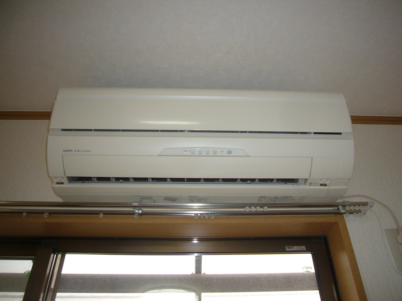 Other Equipment. Air-conditioned ・  ・  ・ 