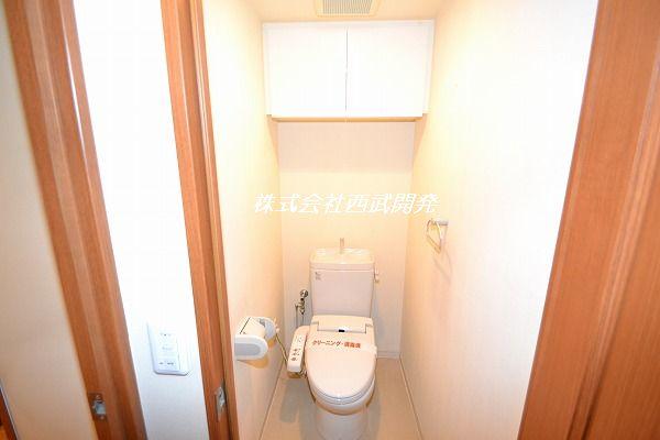 Toilet. Indoor (10 May 2013) Shooting