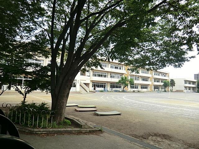 Primary school. Fujimi Municipal Hariya to elementary school 826m