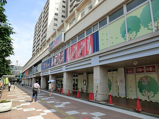 Supermarket. 952m to Tobu Store Co., Ltd. Tsuruse Station Bldg