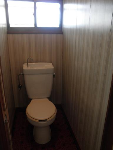 Toilet. Light-shielding properties because there is a window ◎ breathable ◎