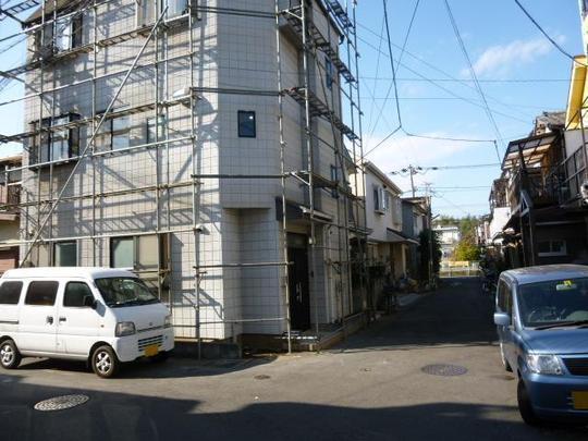 Local photos, including front road. Building appearance