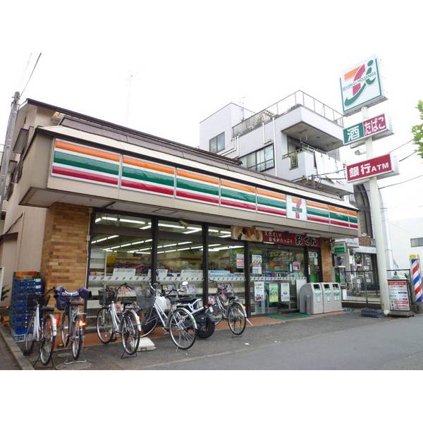 Convenience store. FamilyMart Fujimi needle-month trough-chome store up (convenience store) 88m