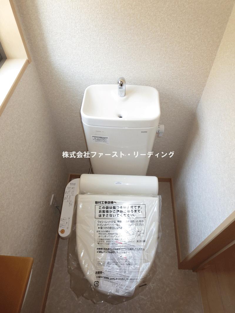 Toilet. 1F ・ 2F Washlet (same specification equipment)