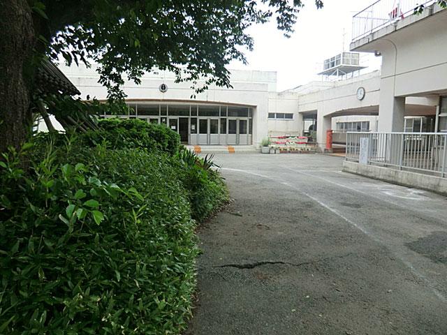 Primary school. Fujimi Tatsuhariketani to elementary school 710m