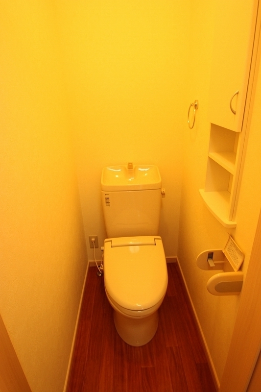 Toilet.  ■ Same apartment It is similar to photo