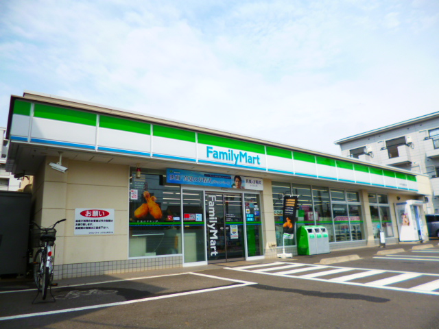 Convenience store. FamilyMart Mizuhodai Nishiguchi store up (convenience store) 362m