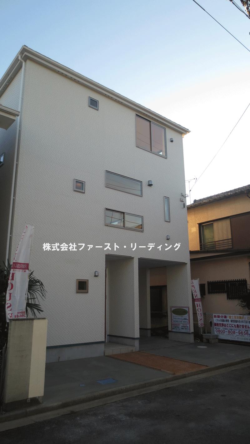 Local photos, including front road. Ground guarantee ・ Mortgage guarantee Car space two Allowed You can tour the interior of the finished building! Local (December 14, 2013) Shooting