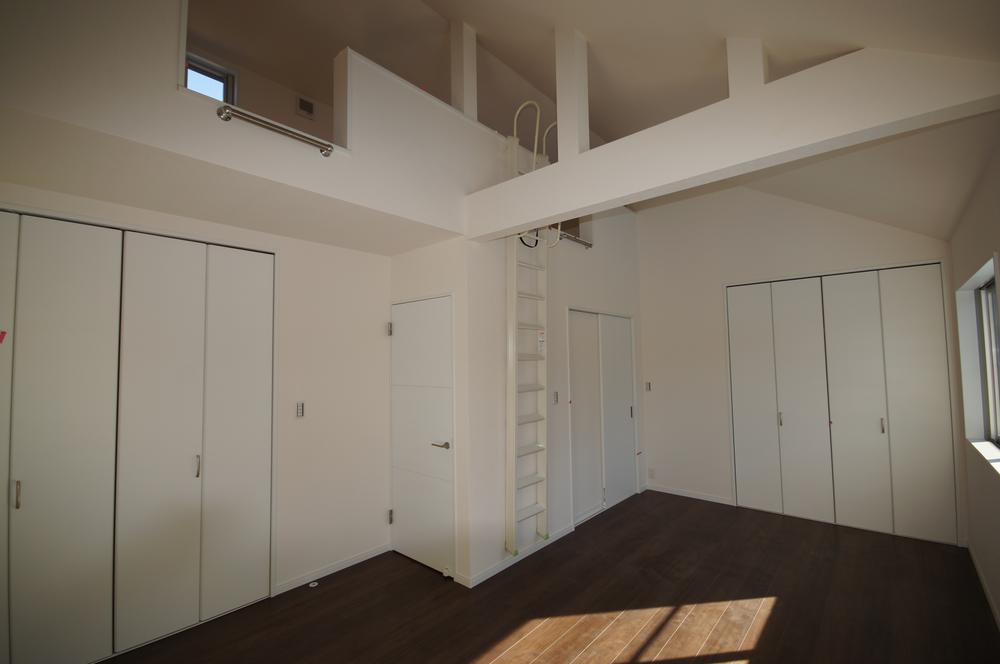 Non-living room. 2 Kaiyoshitsu With loft
