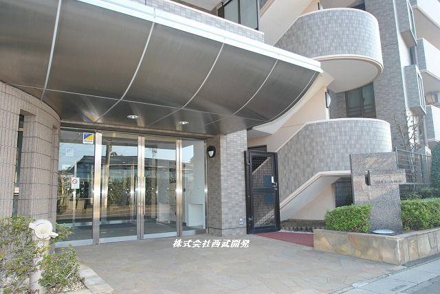 Entrance. Common areas