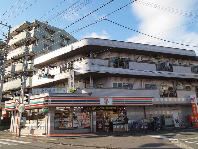 Convenience store. Seven-Eleven Fujimi Hazawa 1-chome to (convenience store) 859m