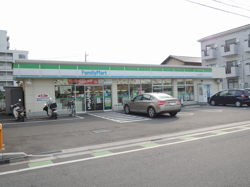 Convenience store. 132m to Family Mart (convenience store)