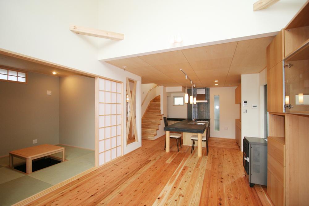 Building plan example (introspection photo). Note: Our example of construction (living ・ Japanese-style room)