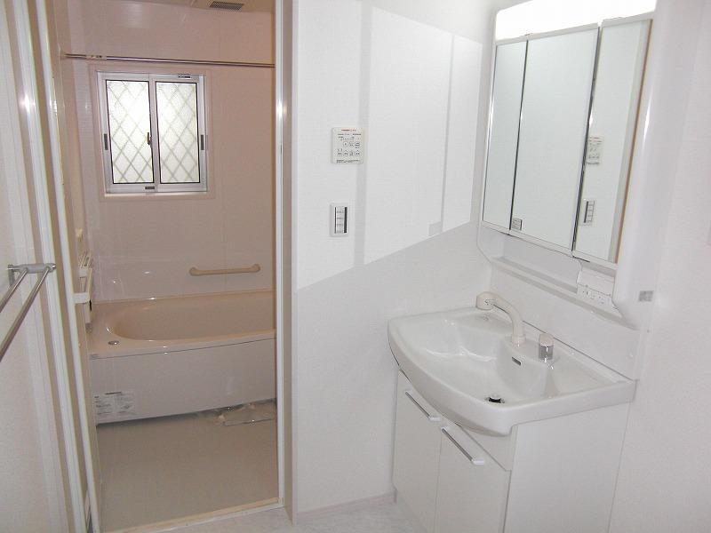 Wash basin, toilet. Building 3 room (November 2013) Shooting Wash ・ Dressing room