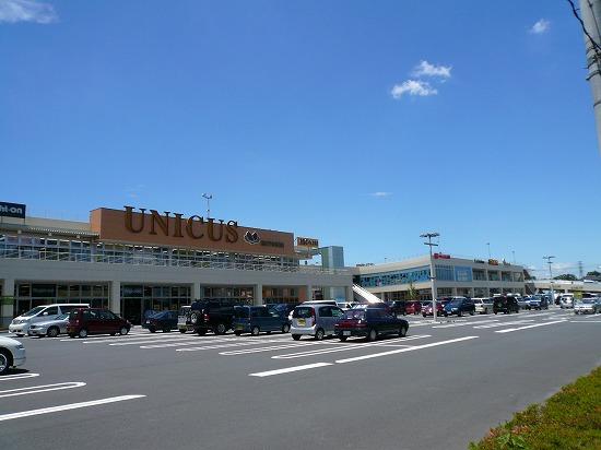 Shopping centre. Until Unikusu 920m