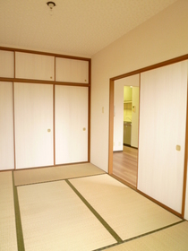 Living and room. Japanese-style room. There housed with upper closet. 